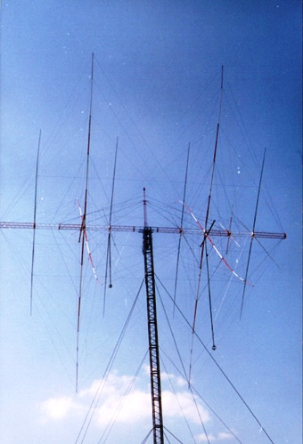 I5JVA, 24m boom, 3.8 MHz, 2 el. + 4 el. 7, 14, 21 & 28 MHz. 590 Kgs.
