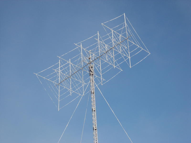 UW1M, 6el, 4 bands, 4el. on 20m.  6el. on 15m.  6el. on 10m.  9el. on 6m. Tower is 30m high.
