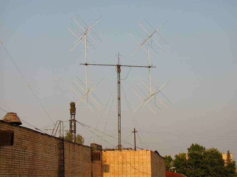 28 MHz & 21 MHz; 4 el. + 4 el. over 4 el. + 4 el. 
