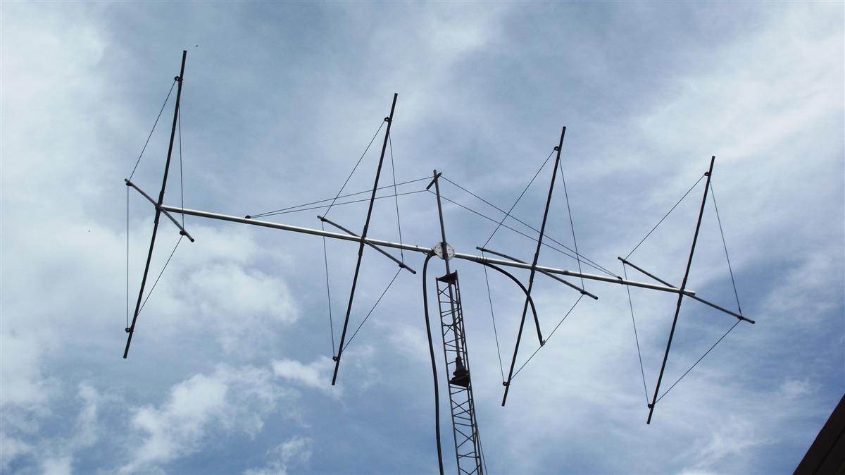 NP3EW, 4el. 27 MHz, 29ft (9m) boom, feeder Andrew 1 5/8.
