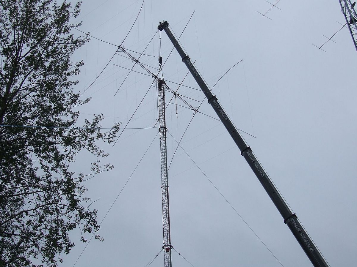 OH4LRP -  Top 5 el. Quad  1  - 12m boom - 14 MHz 5 el. - 7 MHz &  10 MHz 3 el.
